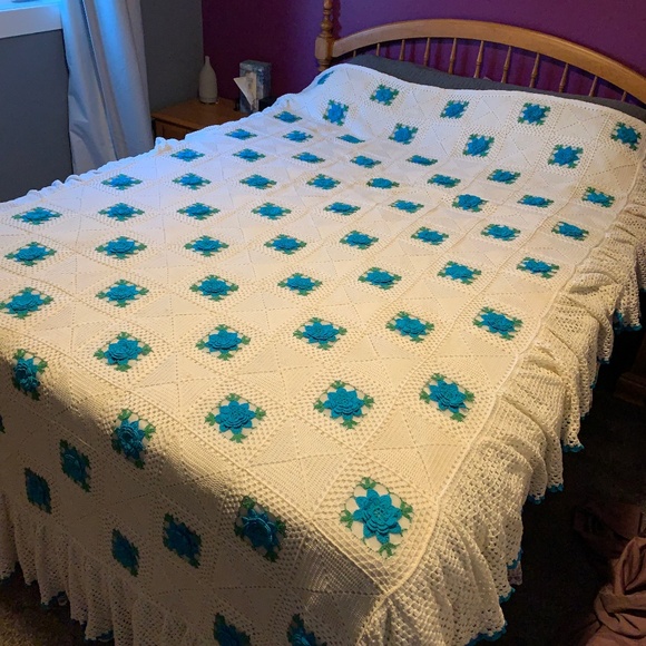 Unique one of a kind Beautiful vintage handmade crochet bed spread blanket - Picture 1 of 7
